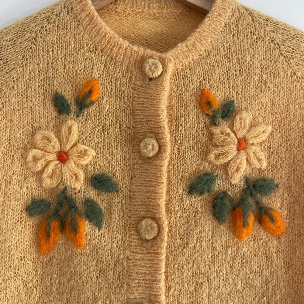 Gorgeous Vintage Mohair Cropped Floral Cardigan Sweater - S - Picture 2 of 6